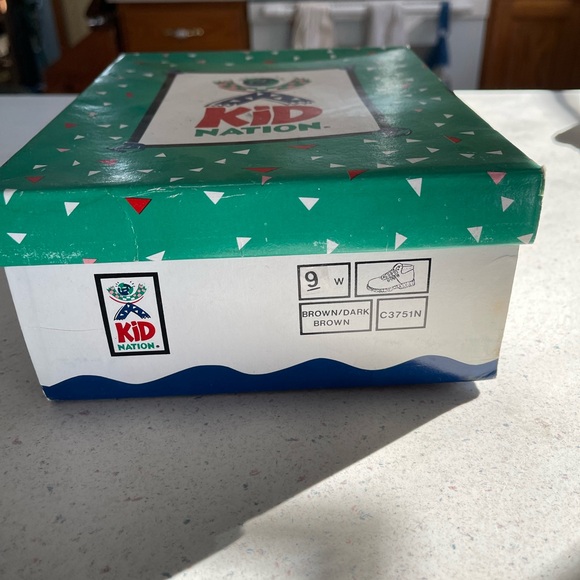 Vintage kids Brown Boots with Red Laces. Size 9 W - Picture 4 of 4